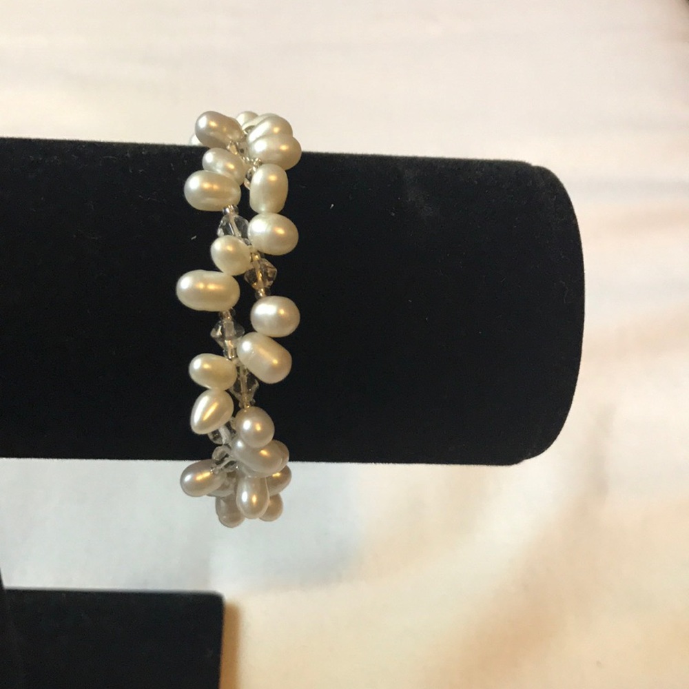 Pearl and beads bracelet